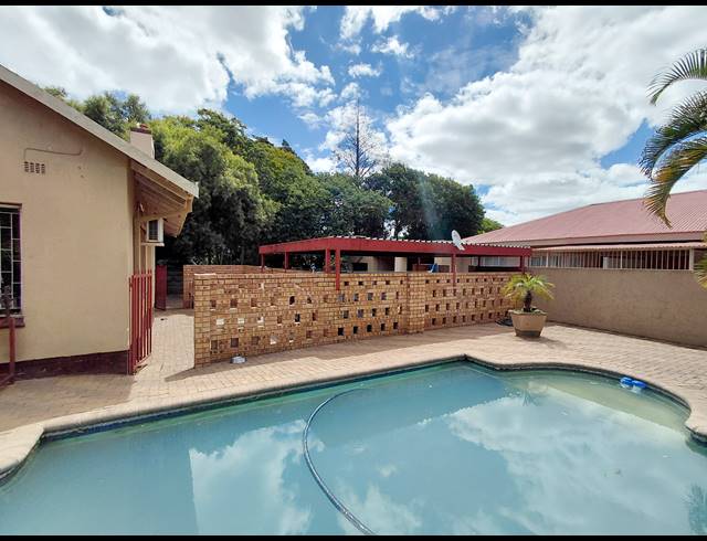 3 BEDROOM FREESTANDING FOR SALE IN MOREGLOED